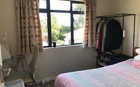 1-Bedroom With Dedicated Bathroom In Mt Eden